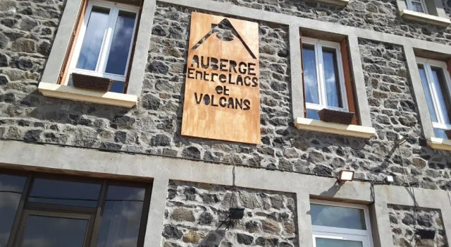 Entre Lacs et Volcans, Prenota Hotel Hotel a Alvernia con parcheggio, Parcheggio