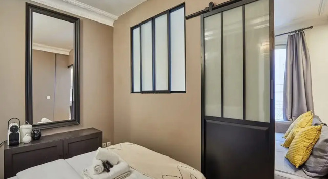 Charming Apartment Center of Paris by Studio Prestige, Забронировать Апартаменты/квартира Париж Иль-де-Франс, рядом с Oasis d'Aboukir