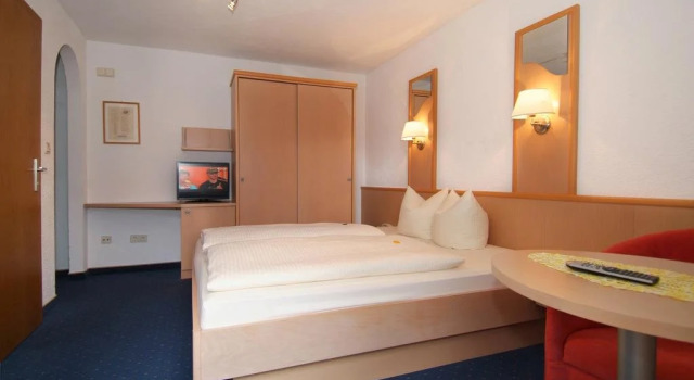 Pension Garni Hochmoos, Rezerwuj Hotel Hotele w Tyrol z parkingiem, Parking