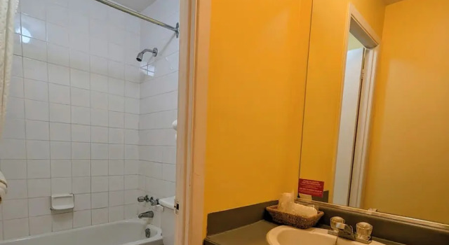 Четырёхместный номер Comfort Motel des Pentes et Suites