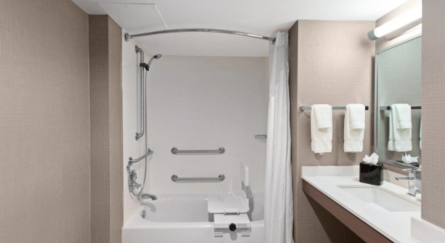 Четырёхместный номер Standard Holiday Inn Diamond Bar - Pomona by IHG