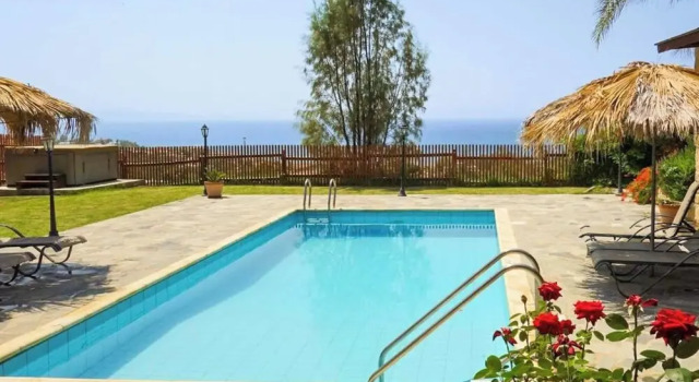 Lianti, Rezerwuj Hotel Hotele w Pomos z basenem, w pobliżu Tpoulorotsos Beach, Basen