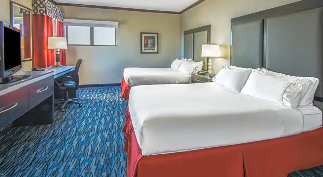 Четырёхместный люкс Holiday Inn Express Cleveland Airport - Brook Park by IHG