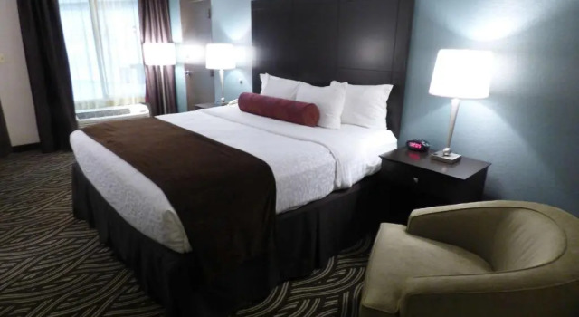 Люкс Best Western Plus Kingston Hotel and Conference Center