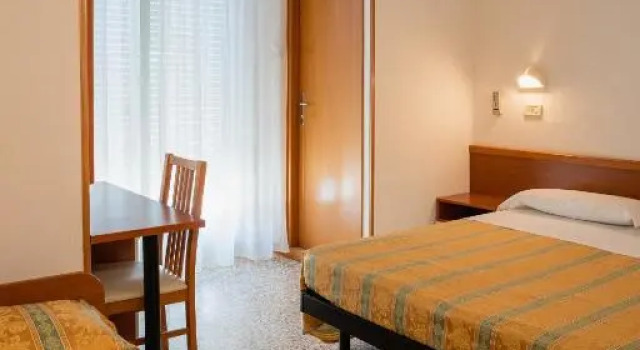 Трёхместный номер Hotel Happy