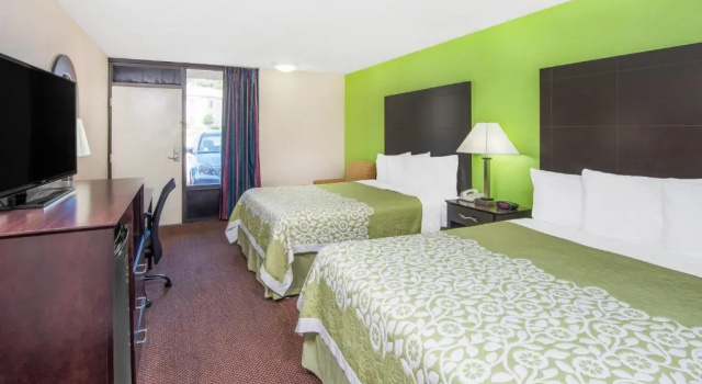 Четырёхместный номер Standard Days Inn by Wyndham Calvert City - Paducah East