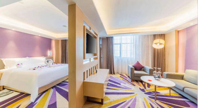 Lavande Hotel Shenzhen International Convention and Exhibition Center & Shajing Jingji Baina, Rezerwuj Hotel Hotele w Shenzhen z parkingiem, Parking