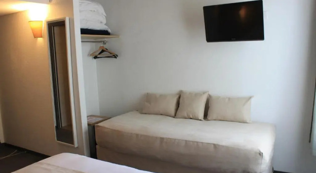 Трёхместный номер Standard Hôtel Le Blason