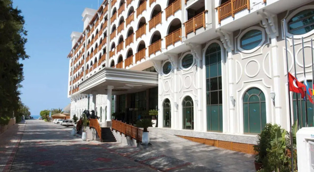 Quattro Beach Spa & Resort Hotel