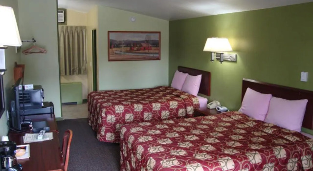 Четырёхместный номер Standard Pinconning Trail Inn Motel