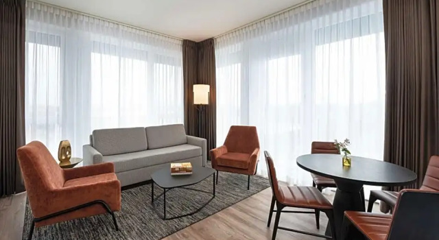 Двухместный люкс с балконом Holman Riverfront Park Hotel Salem, Tapestry By Hilton