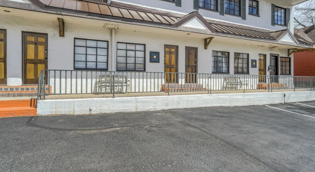 Quest Rest - Unit 2, Buchen Sie Ferienhaus Hotels in Colorade Springs mit Parkplatz, Parkplätze