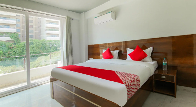 OYO 75277 Sunshine Inn, Забронировать Отель Гургаон Gurgaon Region, рядом с Улица Гольф-Корс-роуд