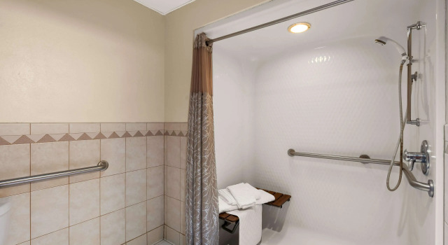 Четырёхместный номер Standard Best Western Northwoods Lodge