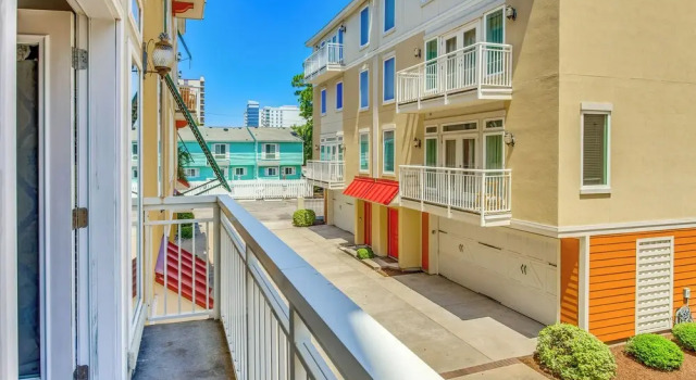 Walk to Ocean: Myrtle Beach Townhome w/ Balcony!, Забронировать Апартаменты/квартира Апартаменты Южной Каролины, Апартаменты/квартира