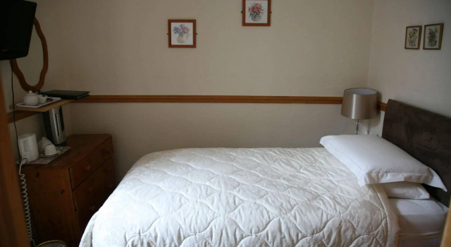 Tree Tops Guest House, Boek Pension Briton Ferry Groot-Brittannië