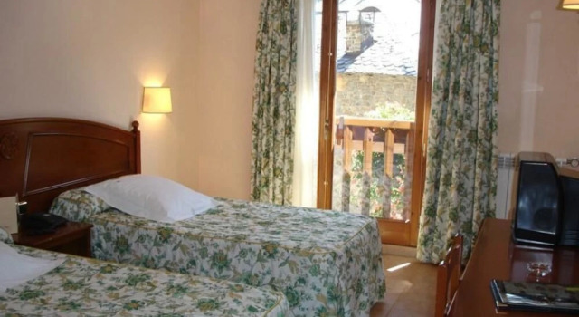 Hotel Soldeu Maistre, Book Hotel Hoteller i Incles med parkering, Parkering