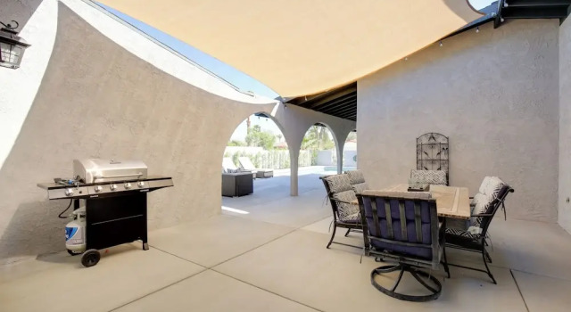 Коттедж Theater Room & Pool Deck: Retreat in Palm Desert!