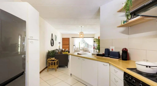 Kami kuKakho: Stunning, secure 2 bed apartment in Bryanston, Sandton, Забронировать Апартаменты/квартира Bryanston , рядом с The Campus Bryanston