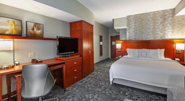 Двухместный номер Standard Courtyard by Marriott Tulsa Woodland Hills