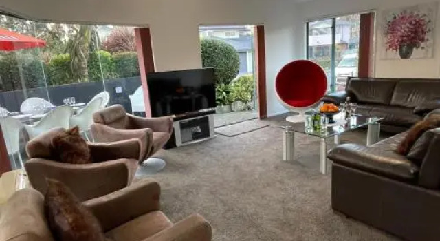 Luxury Home Next to Ocean and Walkway, Забронировать Отель Нью-Плимут Stratford Mountain Club, рядом с Puke Ariki