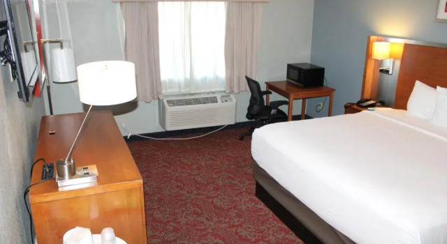 Номер Standard SureStay Plus Hotel by Best Western Bakersfield North