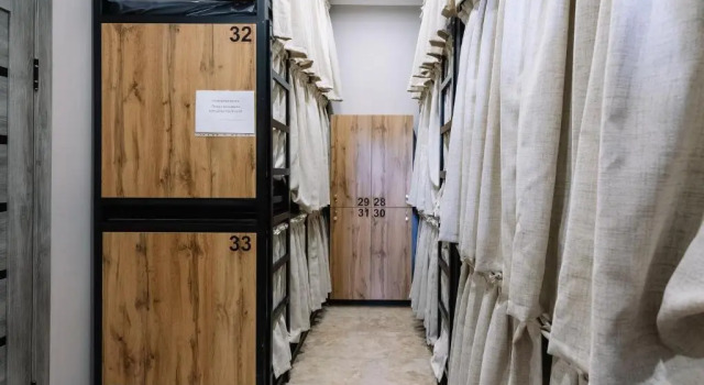 Postel ve společném pokoji pro ženy Hostel Doma