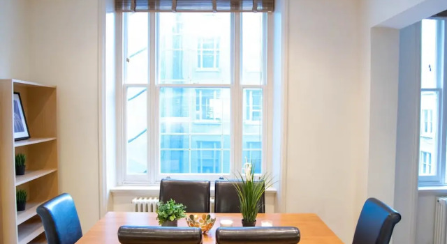 Luxury 1 Bedroom in the West End London, Забронировать Отель Отели Лондона 3 звезды, рядом с Памятник «Боудикка и ее дочери», 3*
