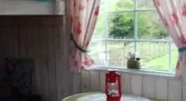 Ruby Shepherds hut Sleeps 4, Забронировать Дом для отпуска Виллы Сноудония, Вилла