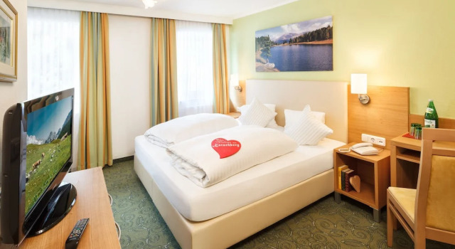 Двухместный номер Standard с балконом и с видом на горы Familienhotel Hinteregger