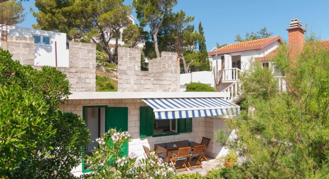 Nice Home in Povlja With 2 Bedrooms and Wifi, Prenota Hotel Hotel a Croatian Islands con parcheggio, Parcheggio