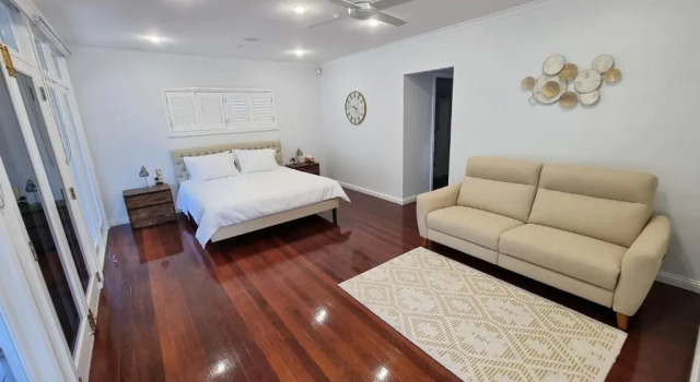 Absolute Beachfront 4 Bedroom Luxury Holiday Home