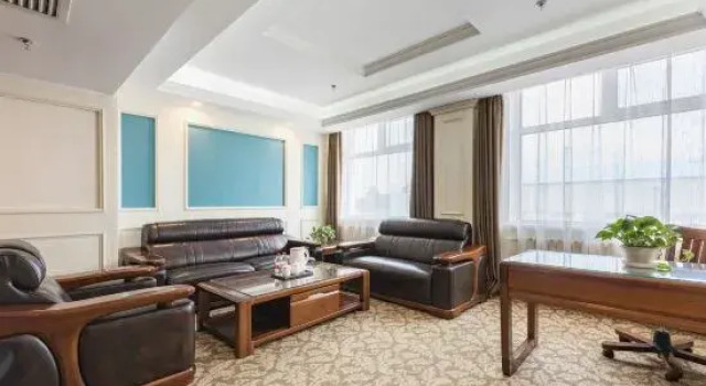 Люкс Deluxe Chonpines Hotel (Qiqihar Railway Station Branch)