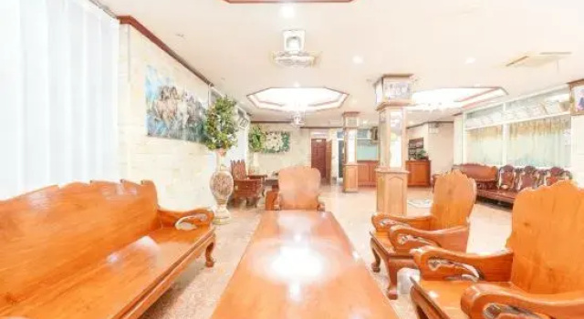 Nakhonesack Hotel, conveniently located near Patuxay Monument, a famous scenic spot in Vientiane.