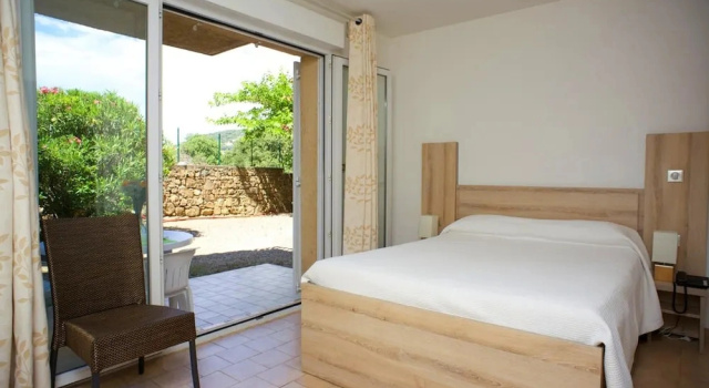 Corsican Coastal Apartment for 4, Забронировать Апартаменты/квартира Отели в центре Л'Иль-Рус, в центре