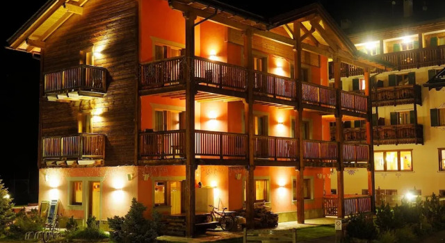 Bio Hotel Villa Cecilia, Забронировать Отель Отели Ливиньо 4 звезды, рядом с Гондольный подъёмник Моттолино (нижняя станция), 4*