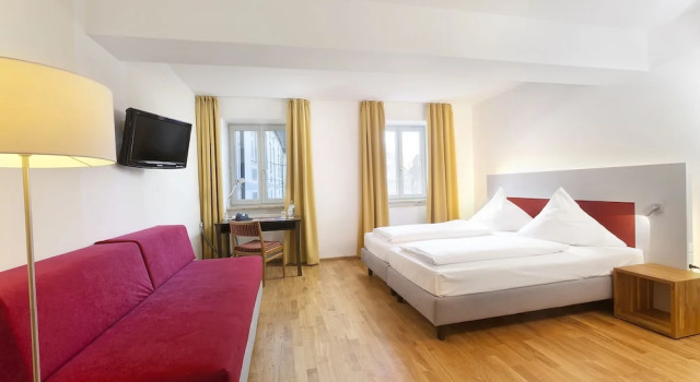 Трёхместный номер Comfort c 1 комнатой с балконом AKZENT Brauerei Hotel Hirsch
