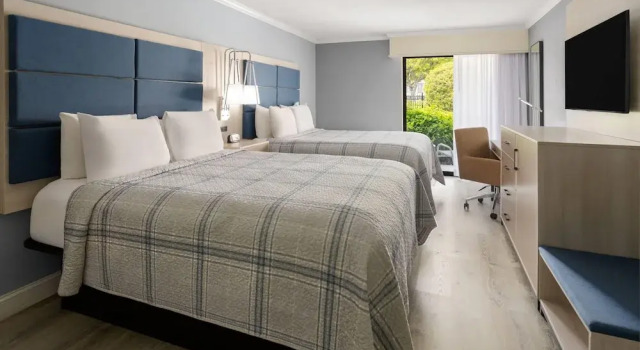 Четырёхместный номер Deluxe All Seasons Resort, Trademark Collection by Wyndham