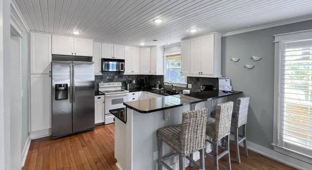 Sandy Toes 2 Bedroom Home by RedAwning