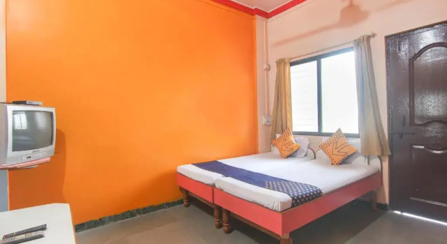 New Surekh Lodge by OYO Rooms