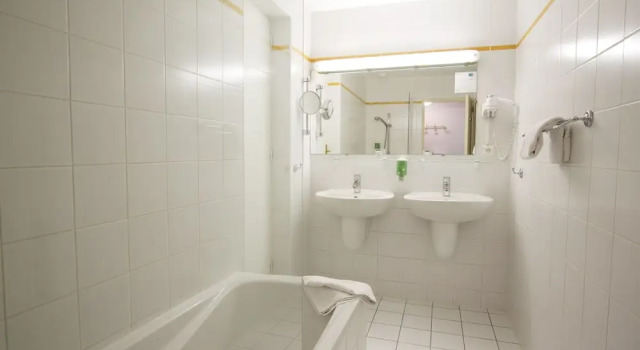 Номер Standard Hôtel Raymond 4 Toulouse