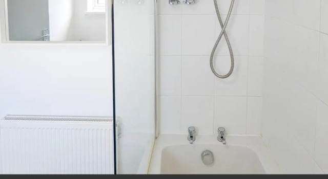 5 Bedroom Contractor House with Free Parking and Free WiFi - Outfield Homes by Your Lettings Peterborough
