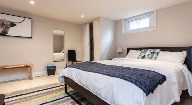 Gorgeous Home 10 min to DC by CozySuites, Забронировать Дом для отпуска Александрия 