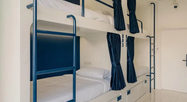 Кровать в общем номере Shapel Hostel and Cafe