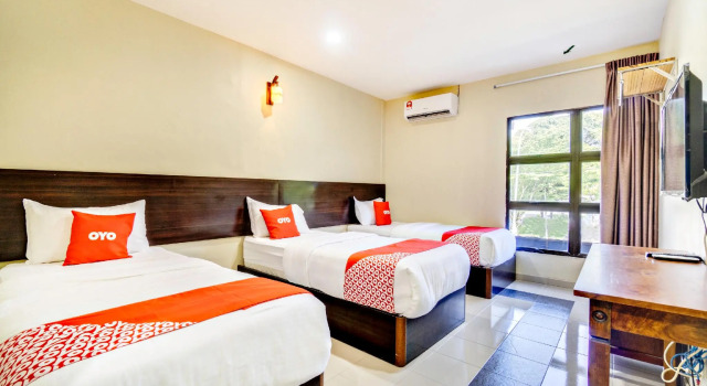 Номер Deluxe OYO 89960 Manjung Inn Hotel