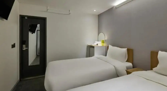 Half rest hostel Jongno Insa, Забронировать Хостел Хостелы Сеула, рядом с Торговый центр M Plaza, Хостел