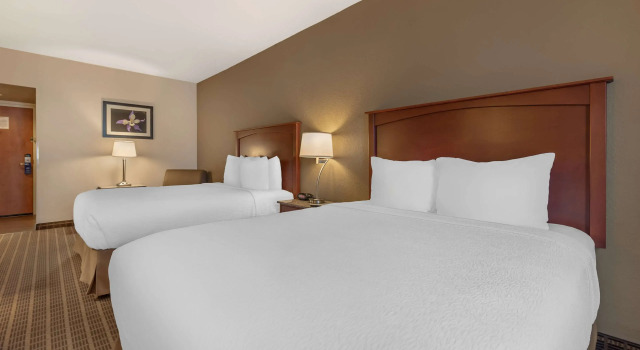 Четырёхместный номер Deluxe Best Western Plus Peak Vista Inn & Suites