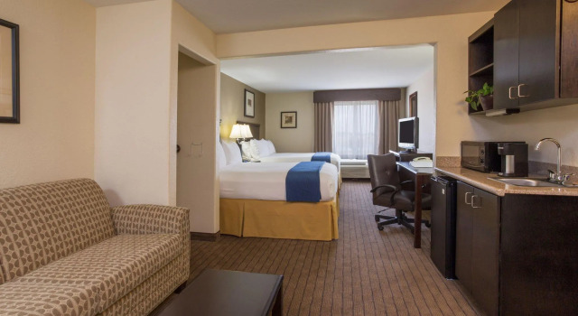 Двухместный люкс Holiday Inn Express & Suites Moultrie by IHG
