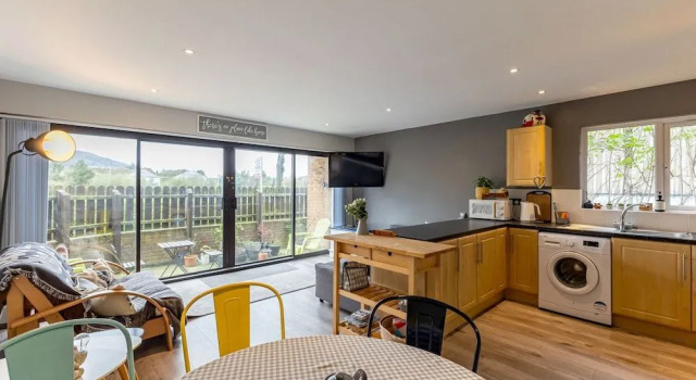 Central Apartment 3B, Забронировать Апартаменты/квартира Отели Ньюкасла с парковкой, рядом с Newcastle Community Cinema, Парковка