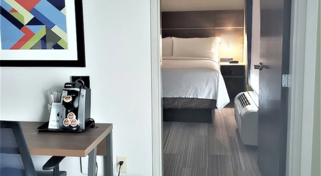 Люкс c 1 комнатой Holiday Inn Express & Suites San Antonio West Sea World Area by IHG